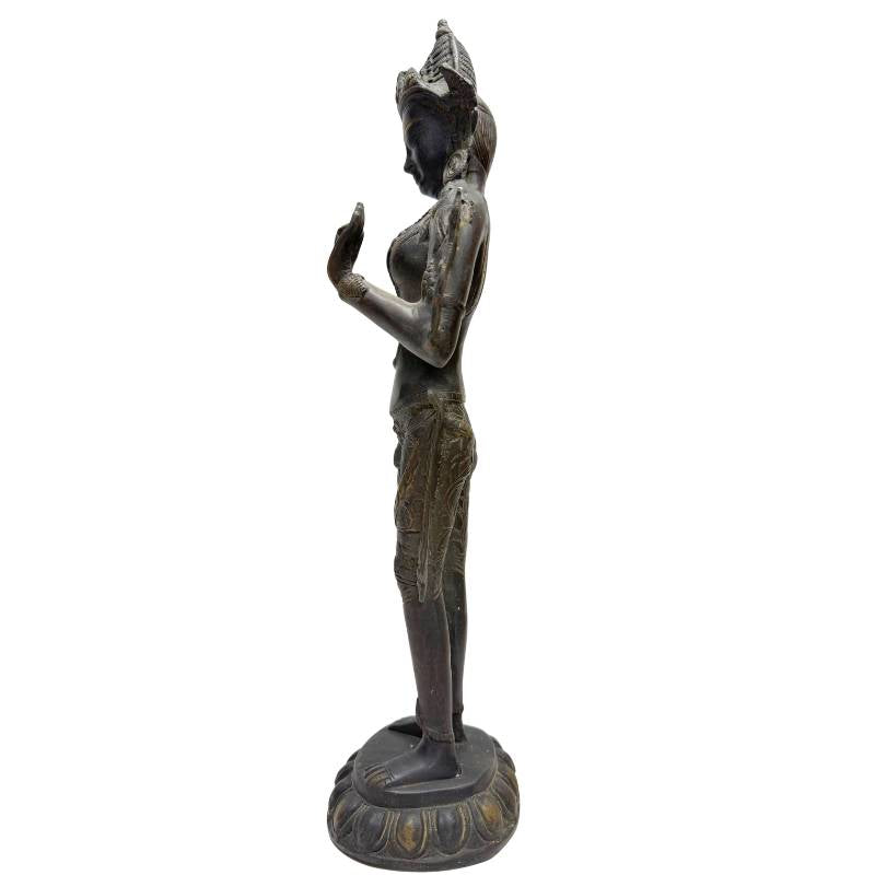 Tara als buddhistischer Bodhisattva des Mitgefühls und des Schutzes, ausgeführt in Bronze