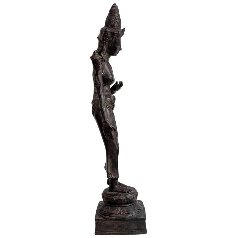 Khmer-Revival-Tara-Statue aus Bronze mit weiblicher Bodhisattva-Ikonographie