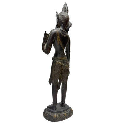 Tara-Statue mit klassischer buddhistischer Ikonografie, Krone und Schmuck in Himalaya-Tradition
