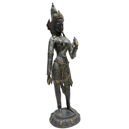 Bronze-Statue von Tara in stehender Haltung, buddhistische Bodhisattva aus der Himalaya‑Region, 18. bis 19. Jahrhundert