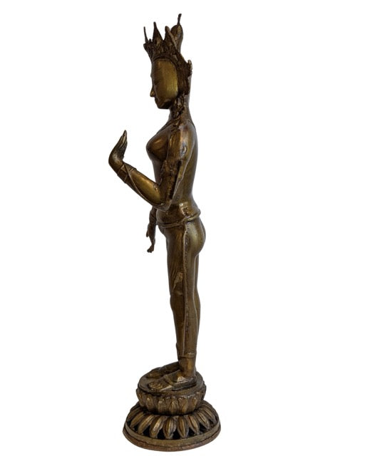 Nepalesische Tara, gefertigt als Tempelskulptur mit überzeugender Präsenz