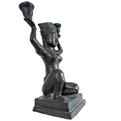 Tempeltänzerin‑Statue aus Bronze, Kandelaber, 47,5 cm hoch