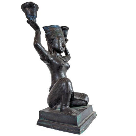 Tempeltänzerin-Statue, bronzener Kerzenleuchter, 47,5 cm hoch