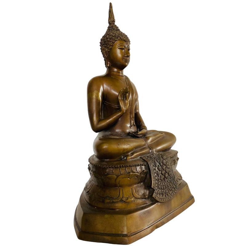Detail einer thailändischen Bronzebuddha-Statue mit Goldresten und Patina