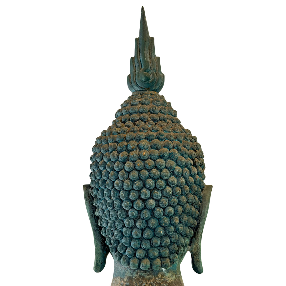 Driekwart vooraanzicht van de monumentale Thaise Boeddha