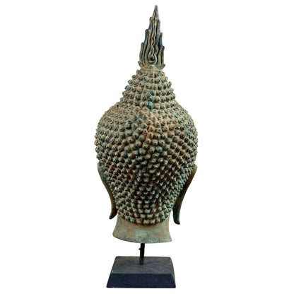 Achteraanzicht van de bronzen Boeddhakop