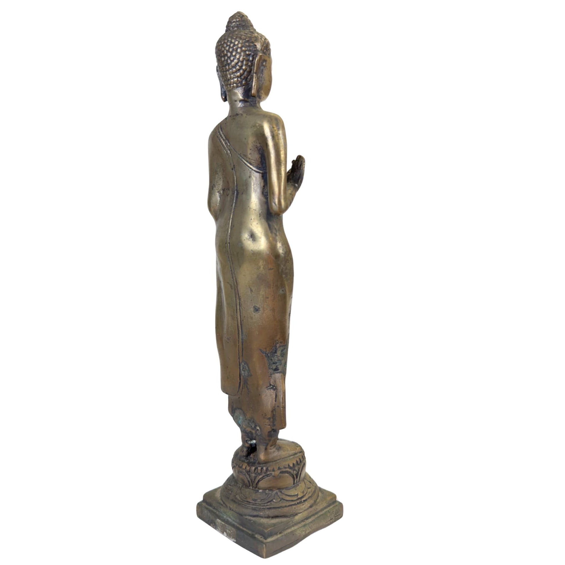 Antike thailändische Altarstatue aus Bronze mit einer reichen, natürlichen Alterspatina.