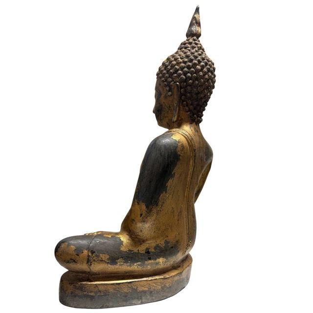 Thailändische Buddha-Statue mit Resten alter Vergoldung