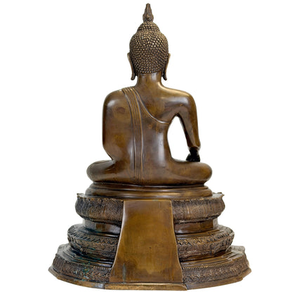 Achterzijde van Thaise bronzen Boeddha met gewaadlijnen