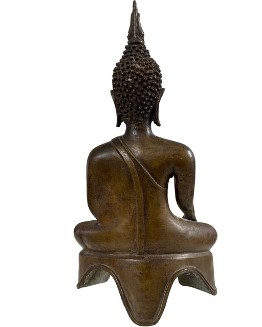 Handgefertigte thailändische Buddha-Statue aus Bronze mit Altersspuren in der Bhumisparsha-Pose