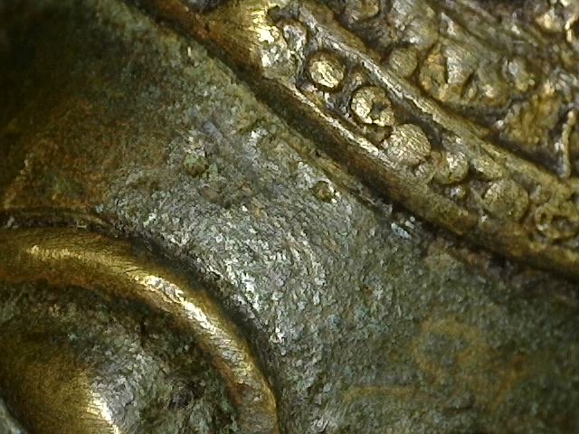 Thailändischer Buddha aus Bronze mit mehrschichtiger Patina