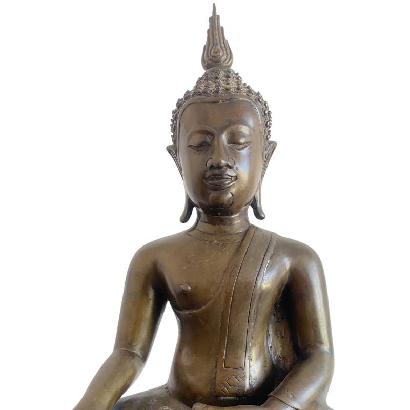 Thailändischer Bronze-Buddha in Bhumisparsha-Mudra mit heiterem Aussehen