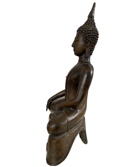 Thailändischer Buddha aus Bronze mit Ushnisha-Flamme und Patina in Bhumisparsha-Pose