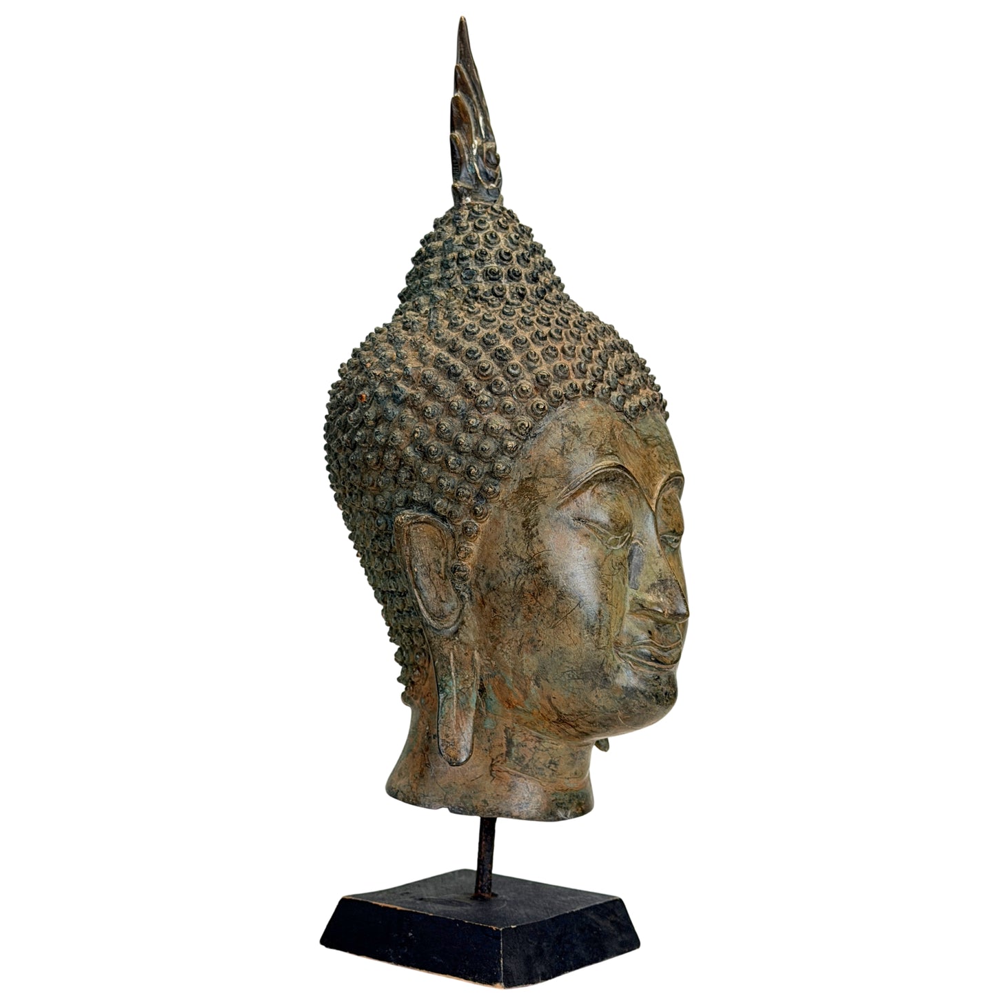Antiker thailändischer Buddha‑Kopf im Rattanakosin‑Stil mit natürlicher Patina