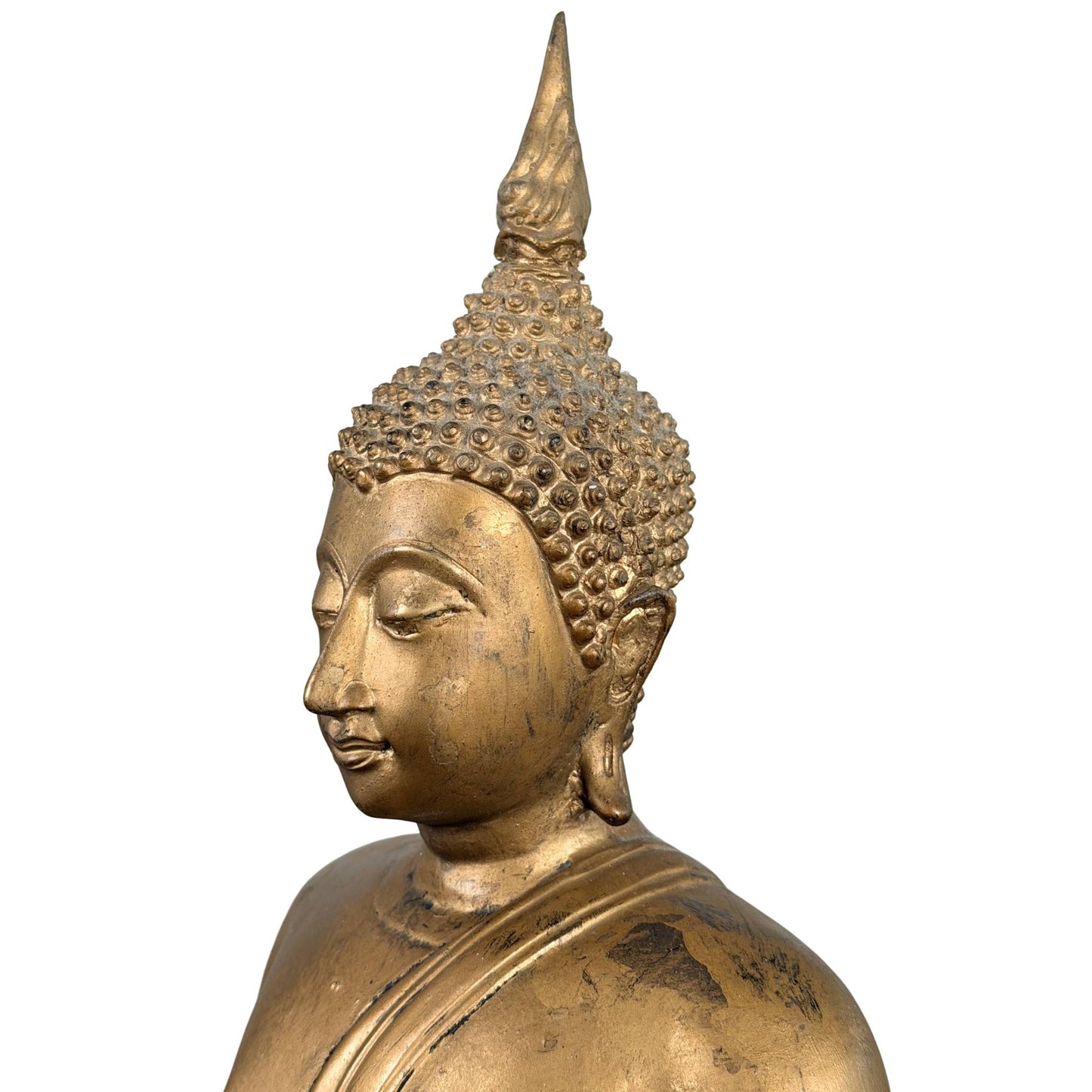 Thailändischer Buddha mit klassischem Lotussockel und antik vergoldetem Erscheinungsbild