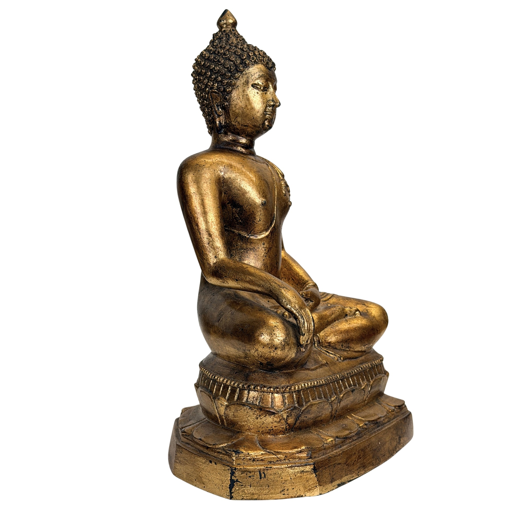 Seitliche Silhouette des sitzenden Rattanakosin-Buddha mit schlankem Oberkörper und mehrstufigem Sockel