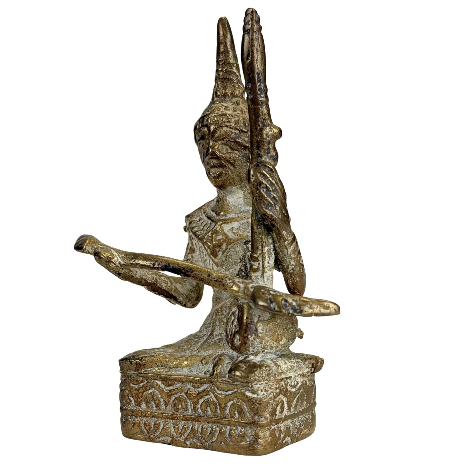 Thailändischer Hofmusiker aus Bronze mit traditioneller Krone