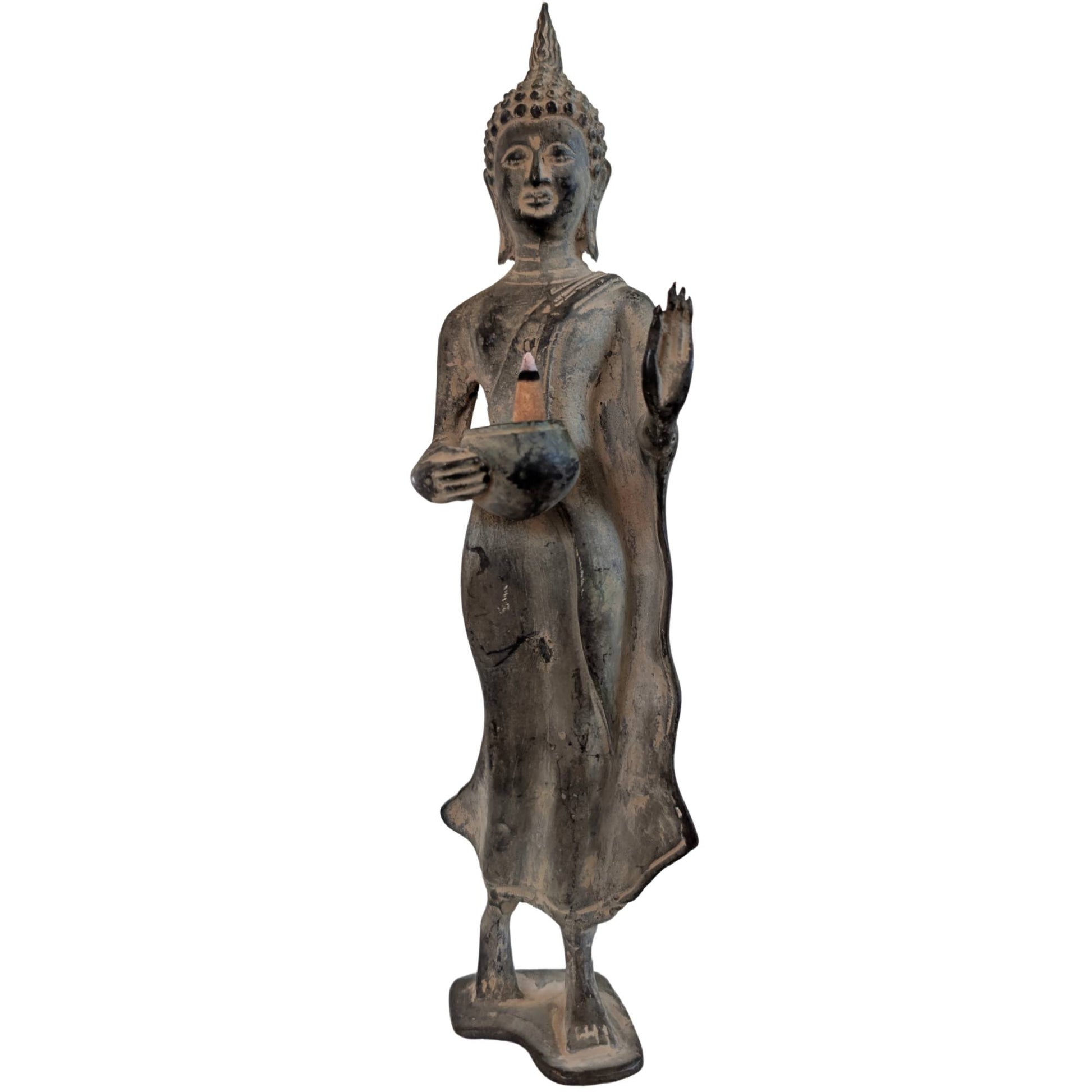 Vorderansicht einer 29 cm hohen thailändischen Buddha-Statue aus Bronze, die eine Almosenschale trägt.