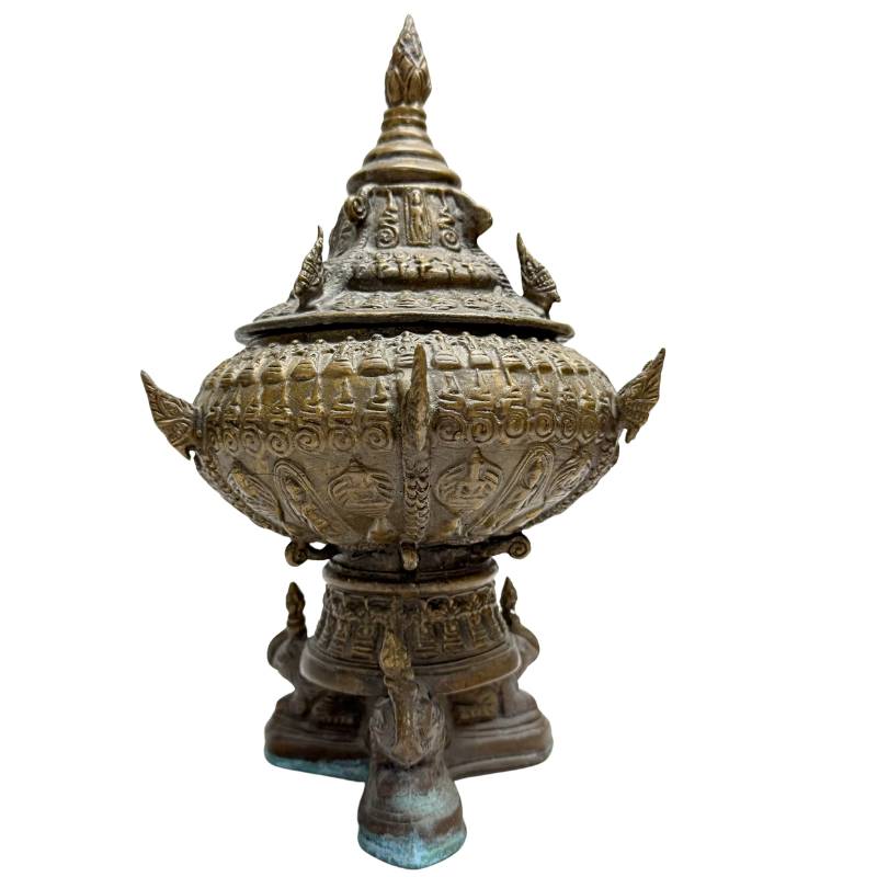 Thailändischer Bronzestupa-Reliquiar mit eingelegtem heiligen Amulett