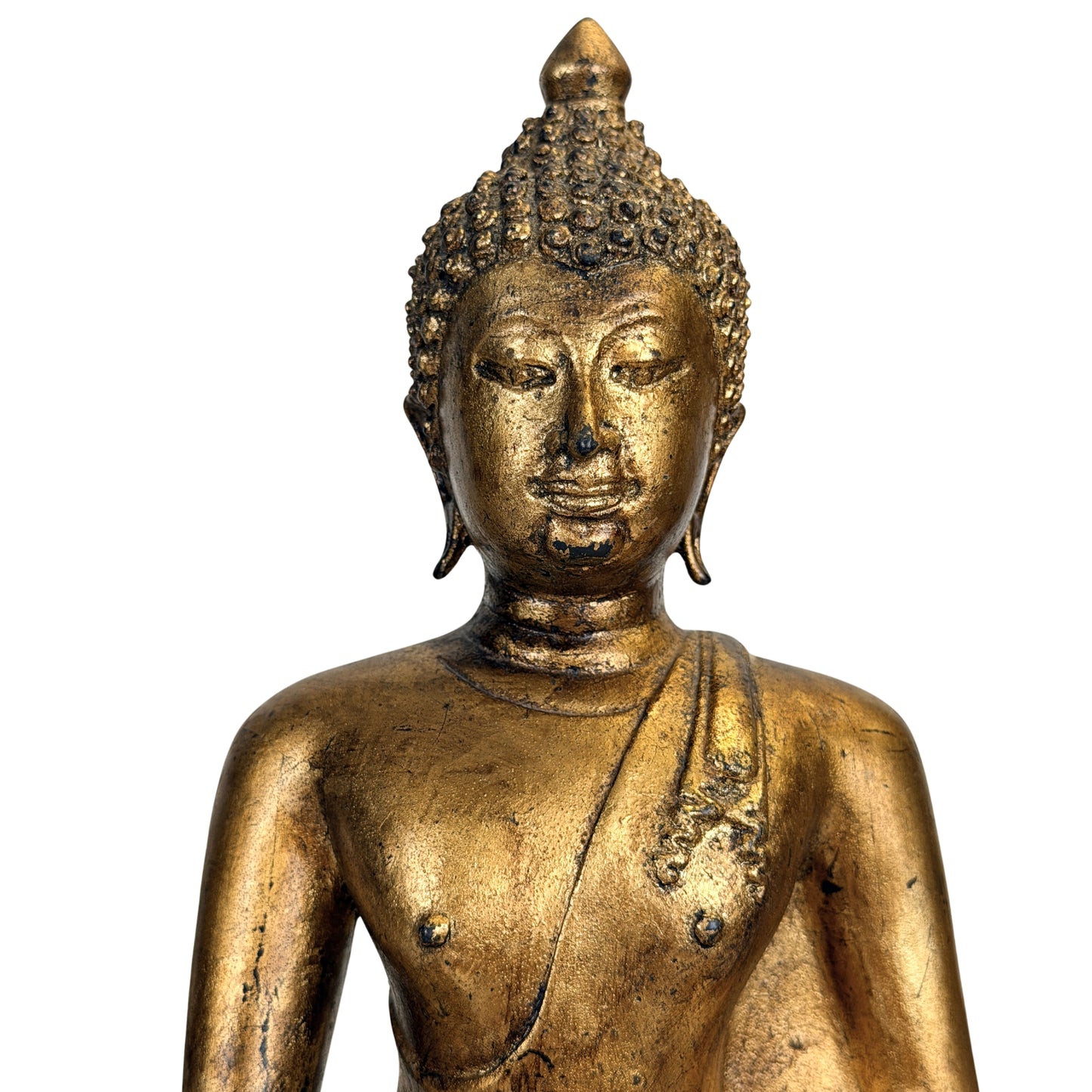Kopfpartie des Buddha mit Flammen-Ushnisha, engen Spirallocken und ruhig gesenktem Blick