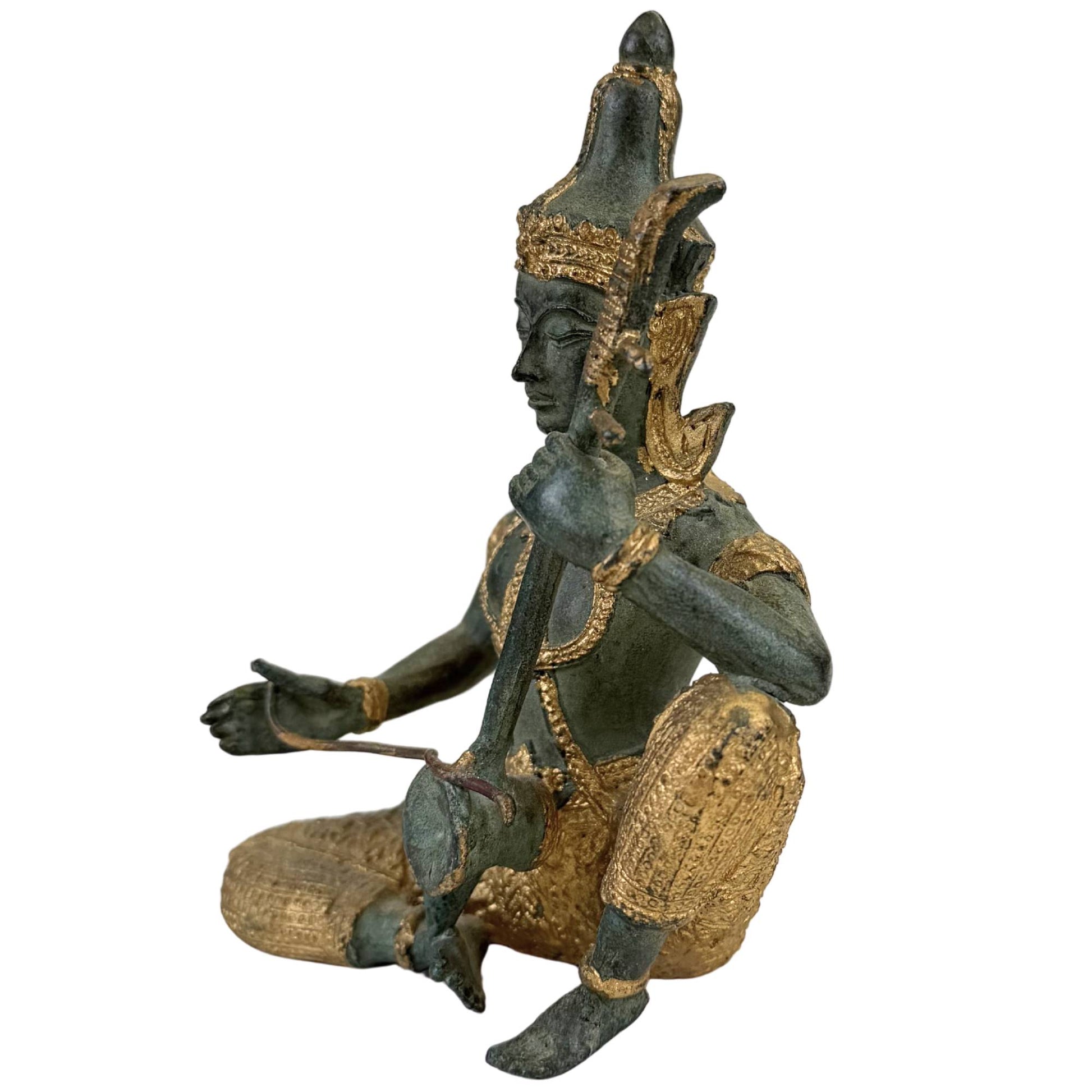 Bronzeskulptur eines thailändischen Tempelmusikers, traditionelle Trommel, Gold