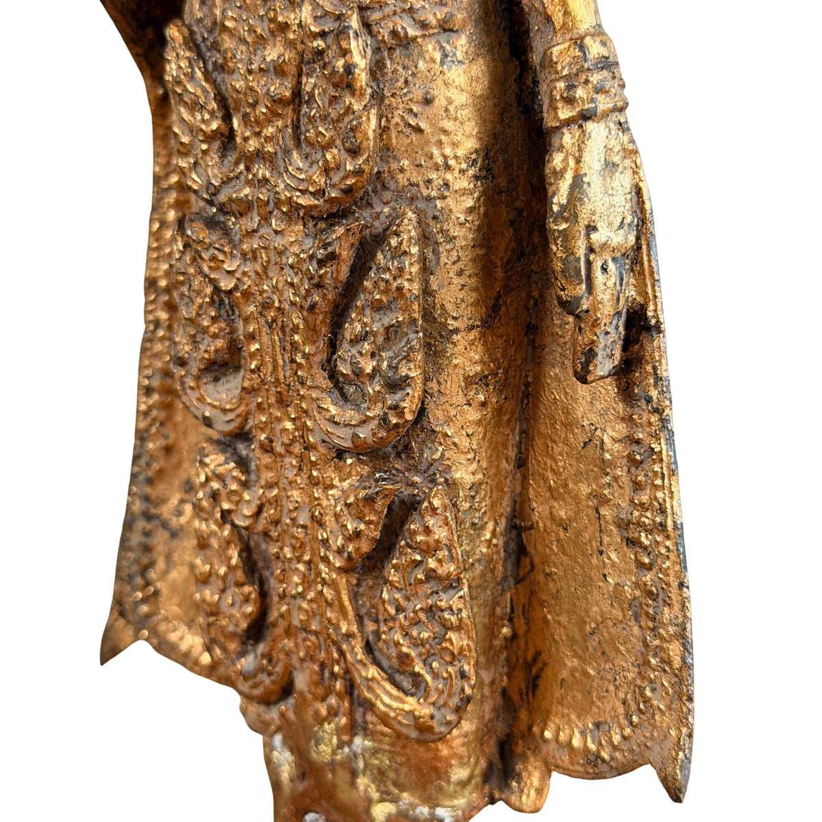 Unterer Teil des Gewands mit Rankenrelief und abgeriebener Vergoldung