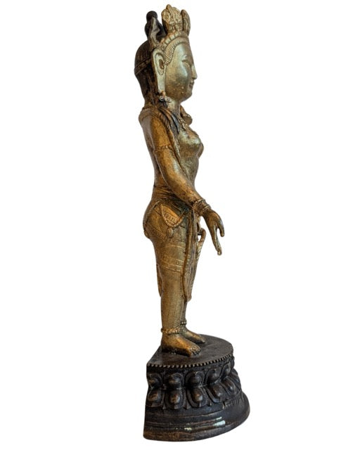 Tibetische Avalokiteshvara-Statue, die für buddhistische Verehrung verwendet wird