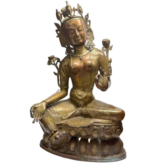 Antike tibetische Tara-Statue aus feuervergoldeter Bronze mit Lotussockel