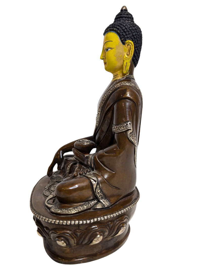 Detail des tibetischen Medizinbuddha Bhaisajyaguru aus Bronze mit Patina