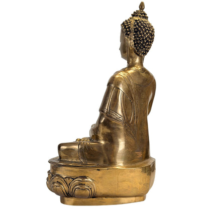 Antiker tibetischer Buddha aus schräger Sicht von links und hinten.