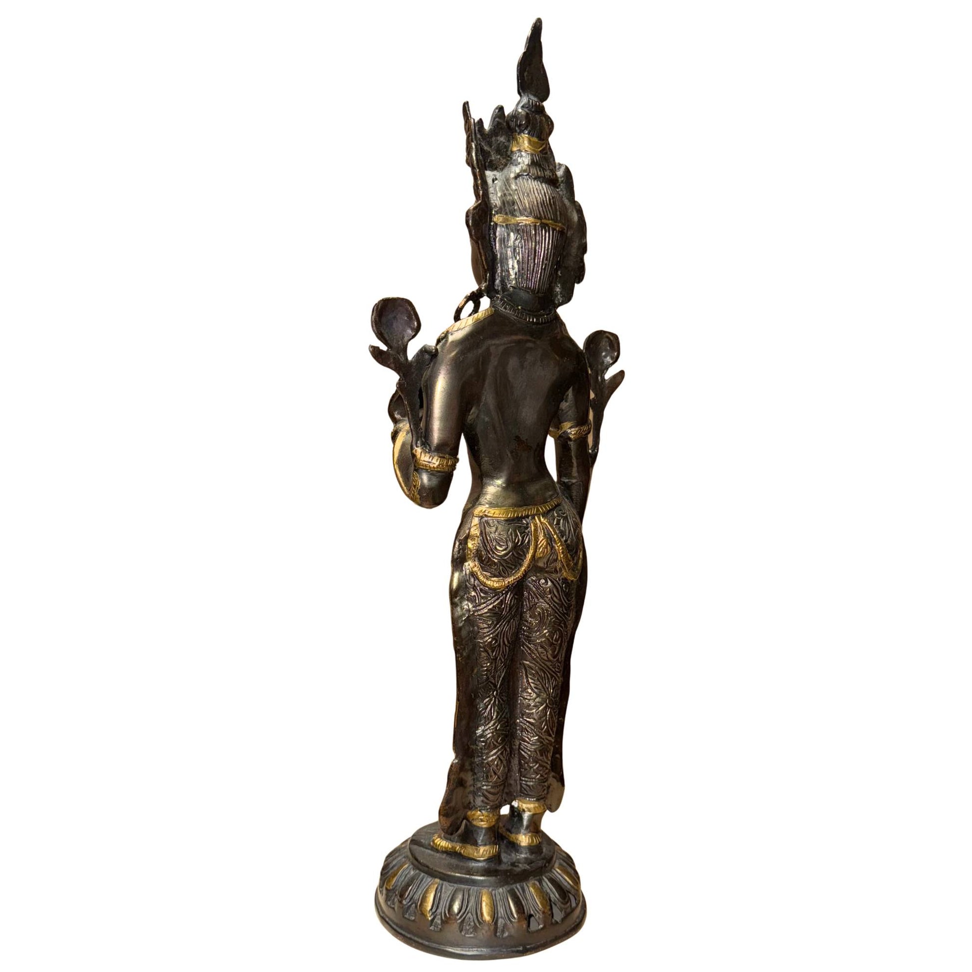 Tibetische Bronze-Tara mit dunkler Patina und antiken Goldakzenten in den Details