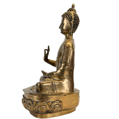 Linkeransicht der bronzenen Shakyamuni Buddha auf einem Lotusfuß.