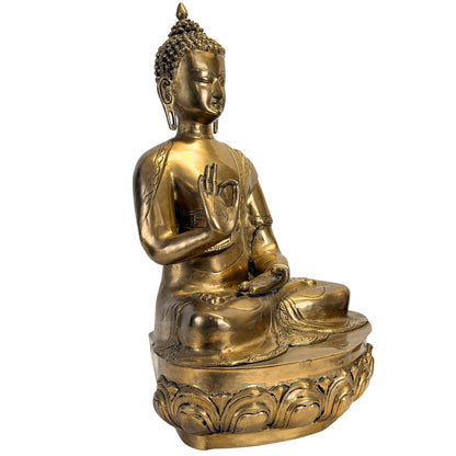 Antiker tibetischer Shakyamuni Buddha, schräg von rechts gesehen.