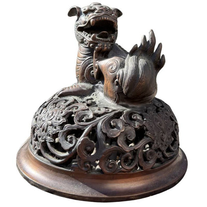 Traditioneller chinesischer bronzener Räucherstäbchenbrenner