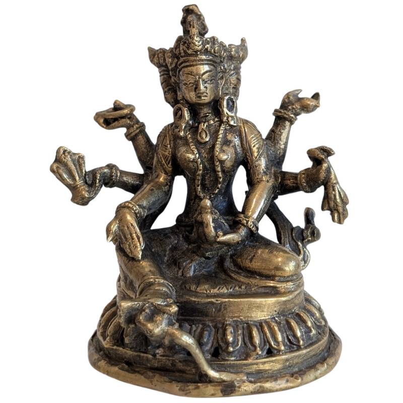 Buddhistische Statue von Ushnishavijaya in meditativer Sitzhaltung