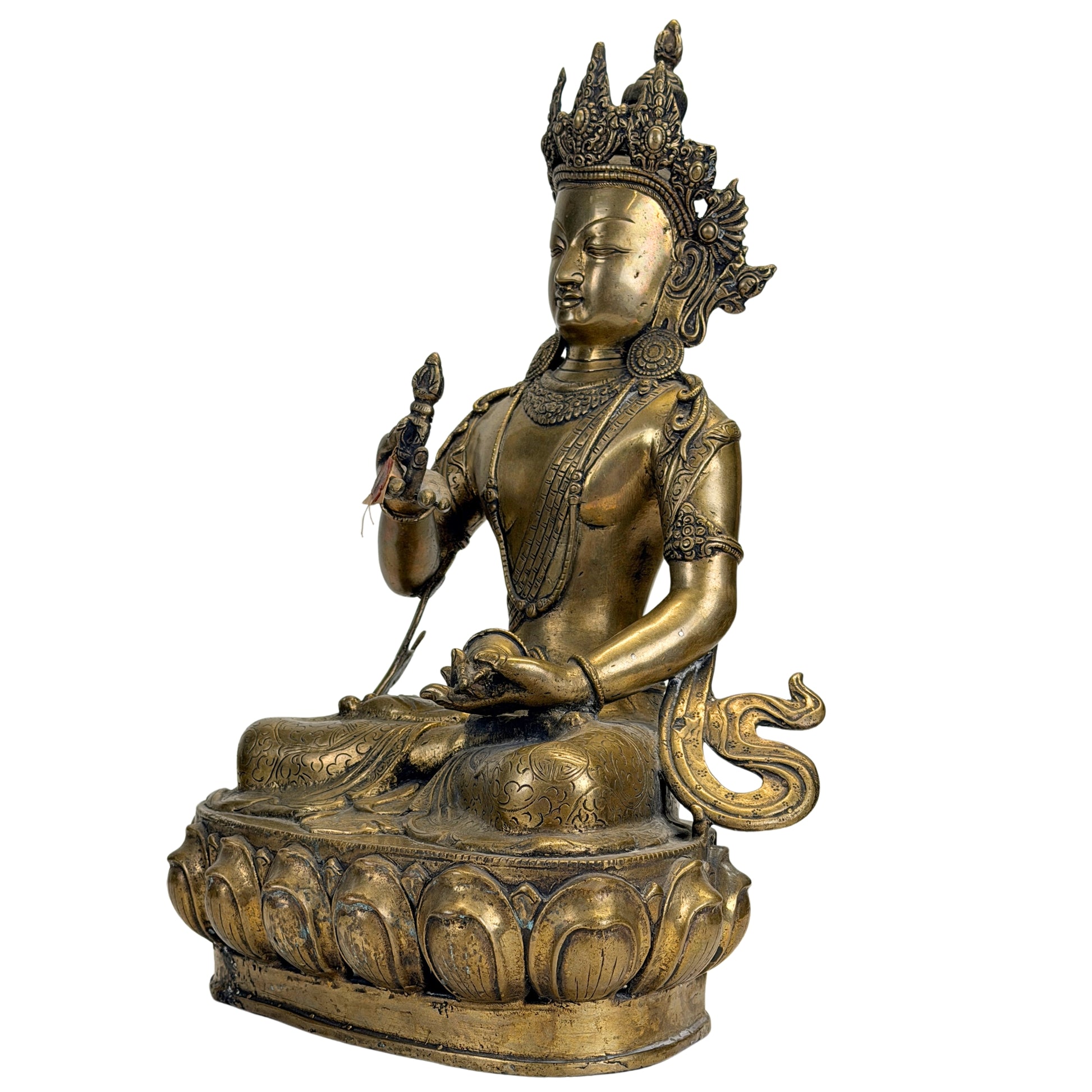 Schräge Frontansicht des monumentalen tibetischen Vajrasattva mit historischer Feuervergoldung und reich verzierter Krone
