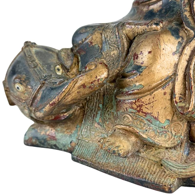 Vergoldeter Bronze-Arhat auf einem Tier aus der Himalaya-Tradition