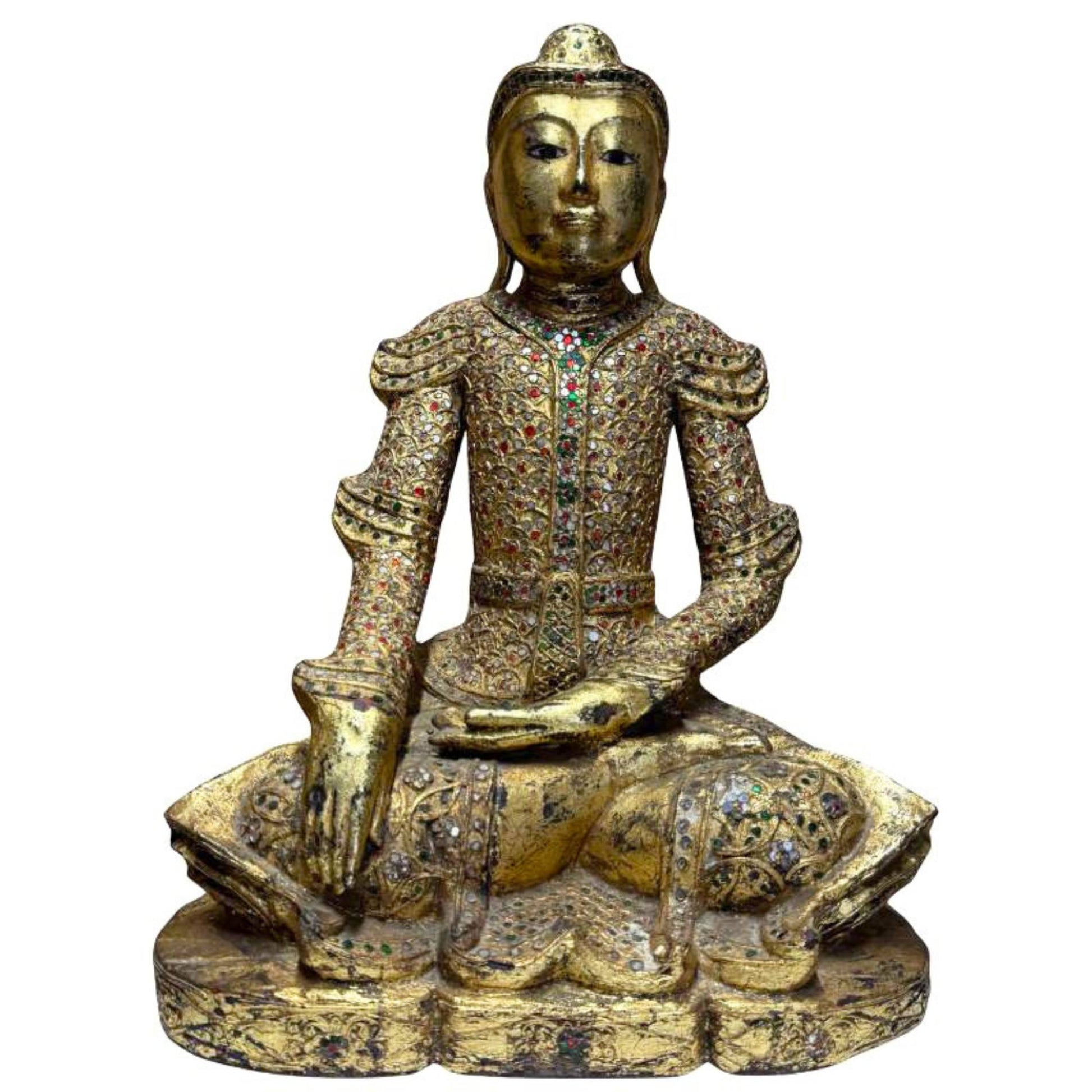 Vergoldete Buddha-Statue aus Mandalay, Myanmar, als Symbol für Erdung, Schutz und Erleuchtung