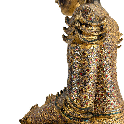 Vergoldeter burmesischer Buddha mit authentischen Altersspuren