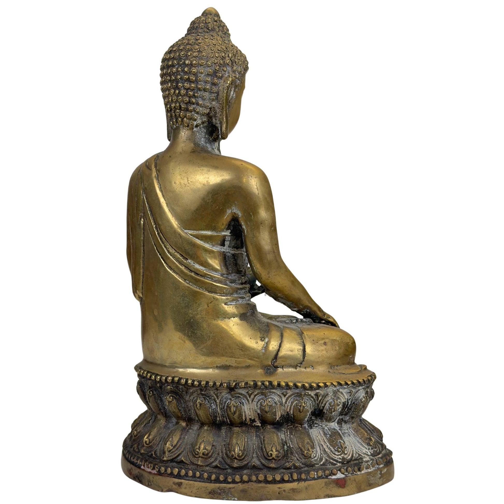 Vergoldeter Buddha mit buddhistischer Swastika auf der Brust