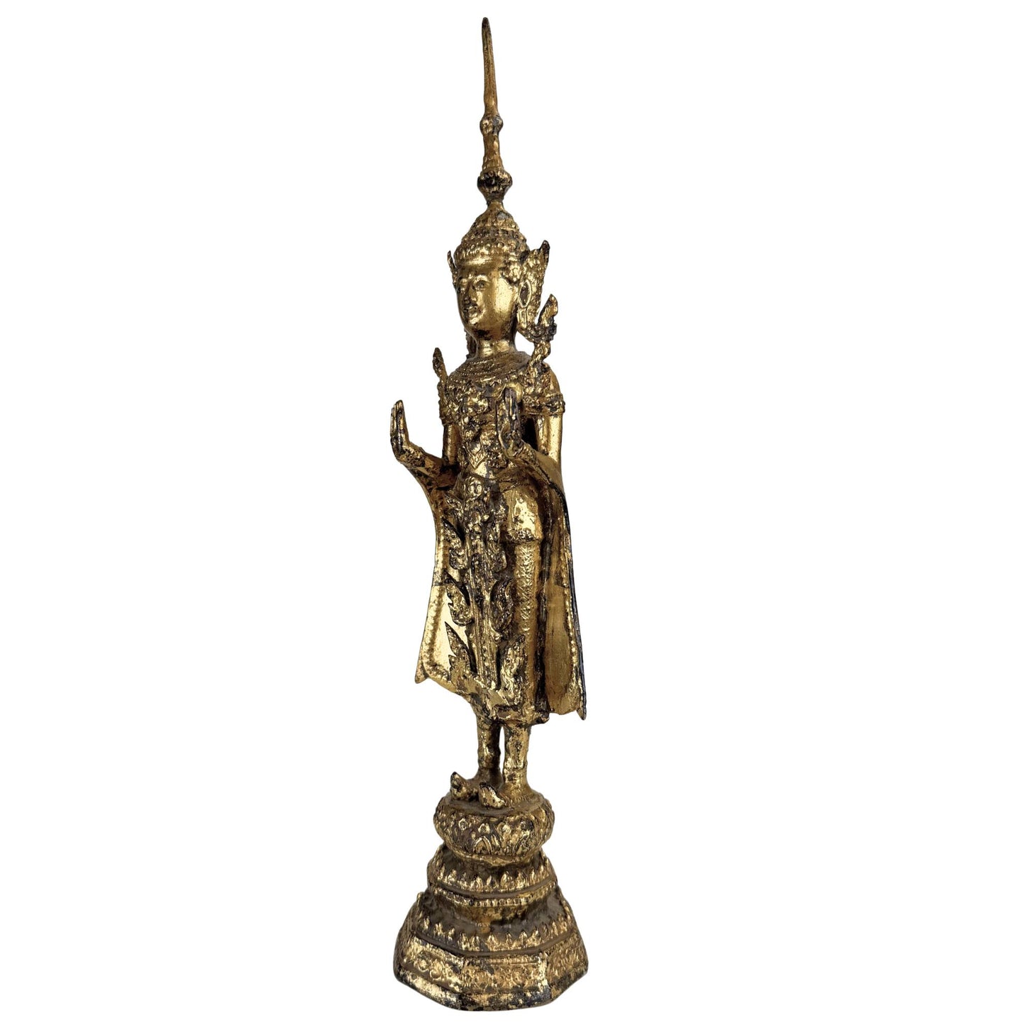 Vergoldeter thailändischer Buddha auf traditionellem Lotussockel mit elegantem vertikalem Design