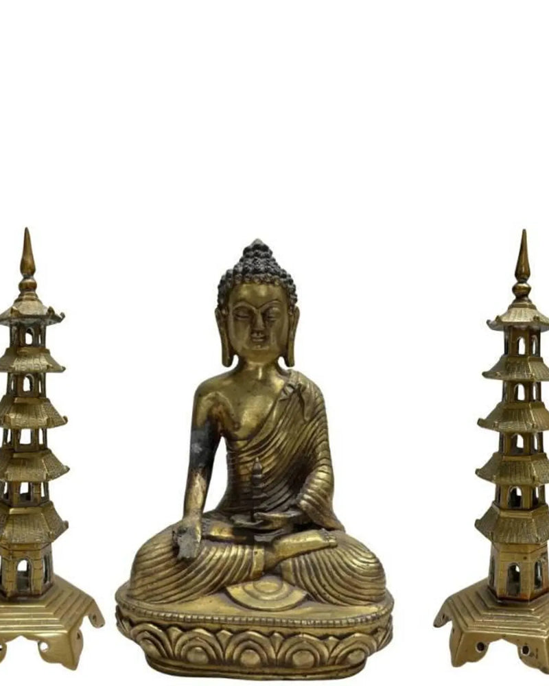 Chinesisches Bronze-Altarensemble mit Medizinbuddha und Zwillingspagodentürmen - 3-teilig