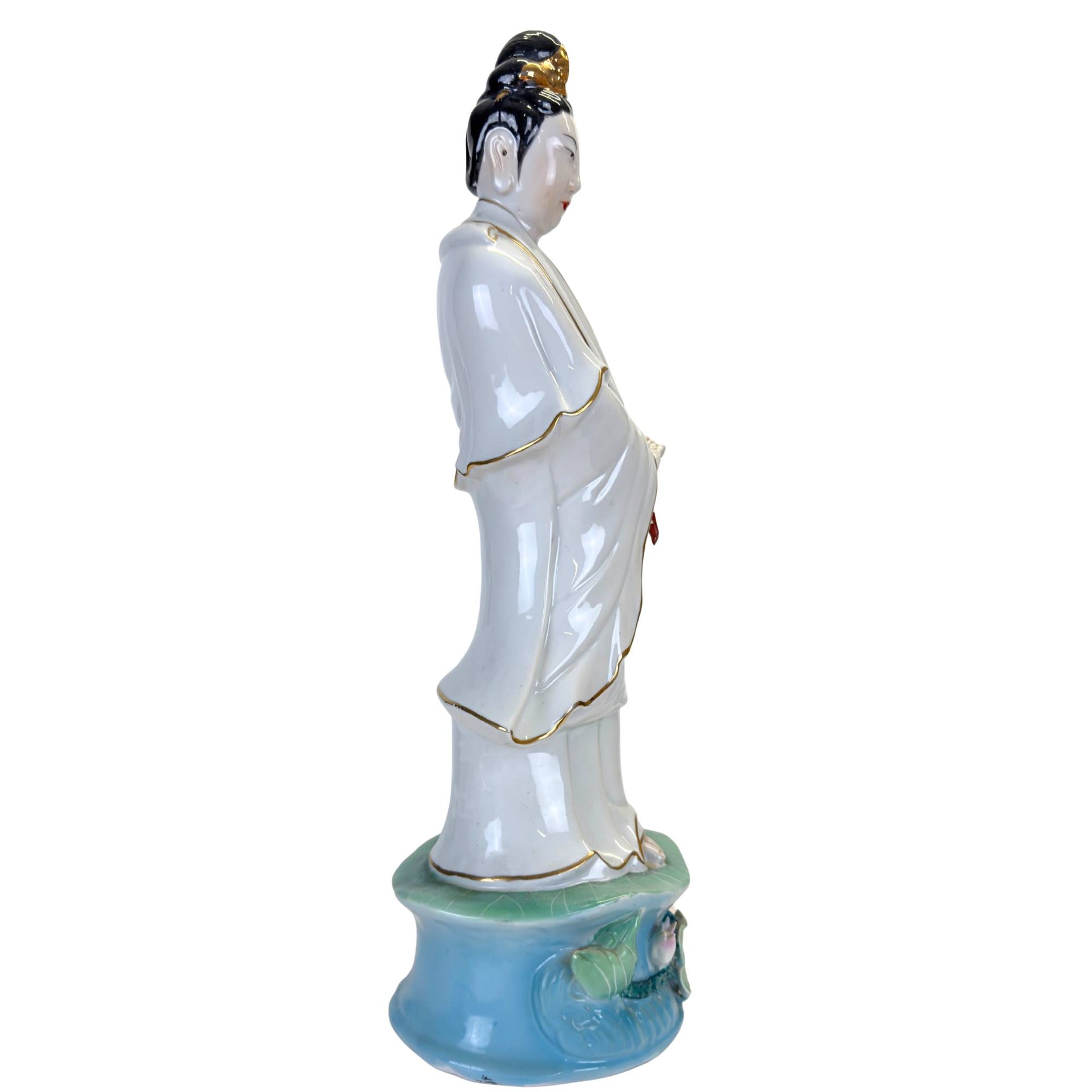 Vintage Guan Yin Skulptur als Zen-Dekoration für ein harmonisches Interieur.
