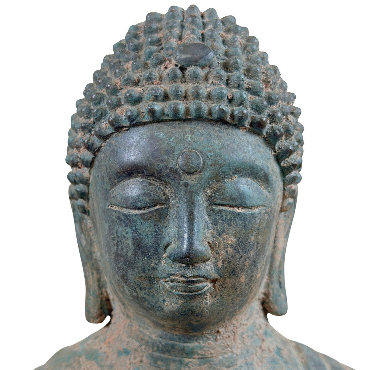 Gesicht des japanischen Bronze-Buddhas mit halb geschlossenen Augen und runder Urna