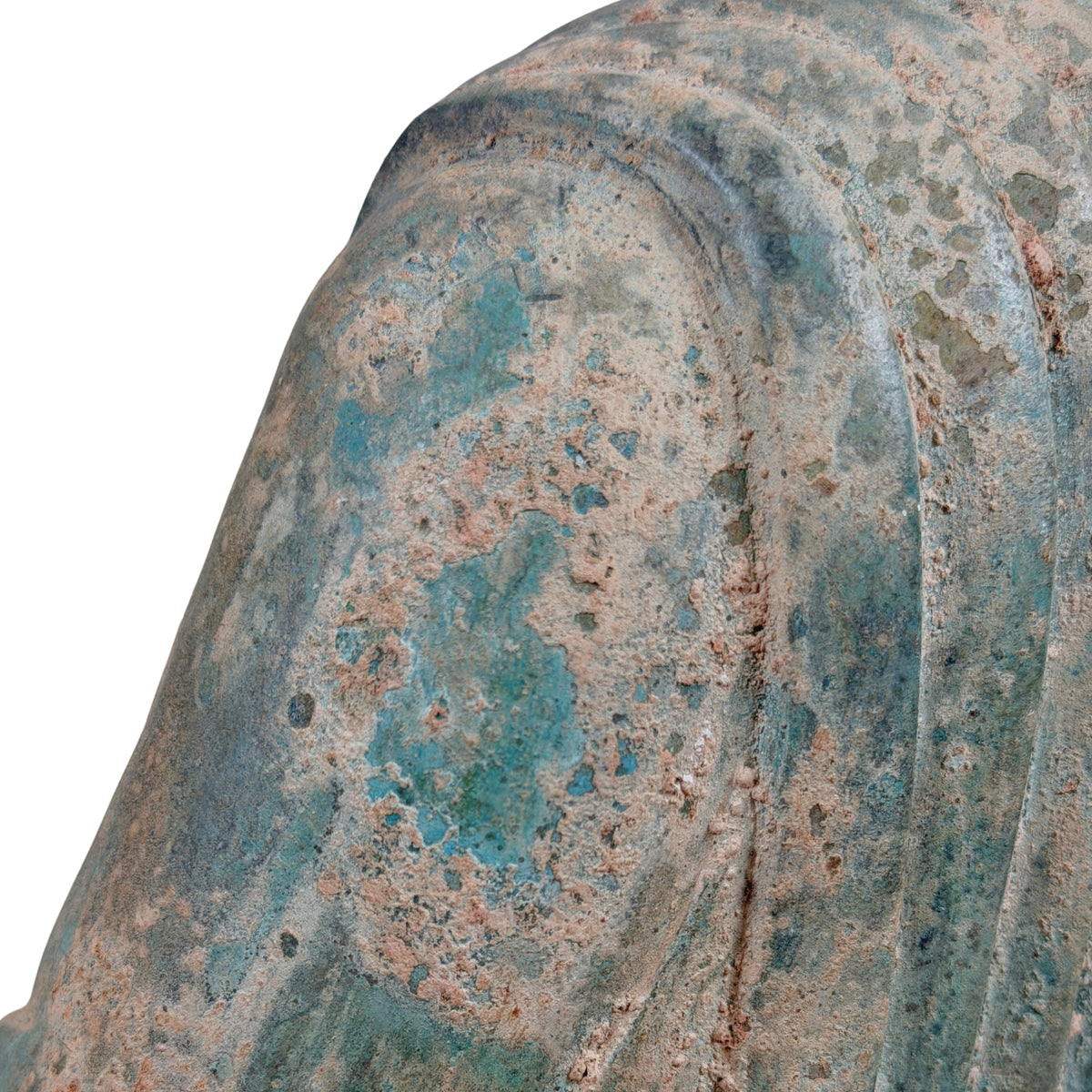 Gewandfalten über der Schulter mit grünblauer Patina, Detail