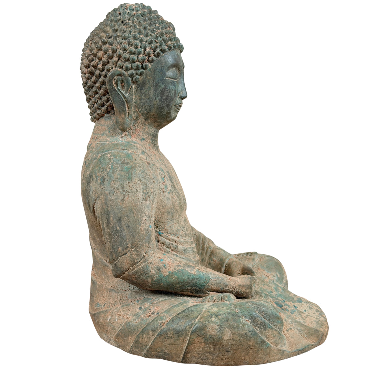 Seitenansicht des Bronze-Buddhas im vollen Lotossitz