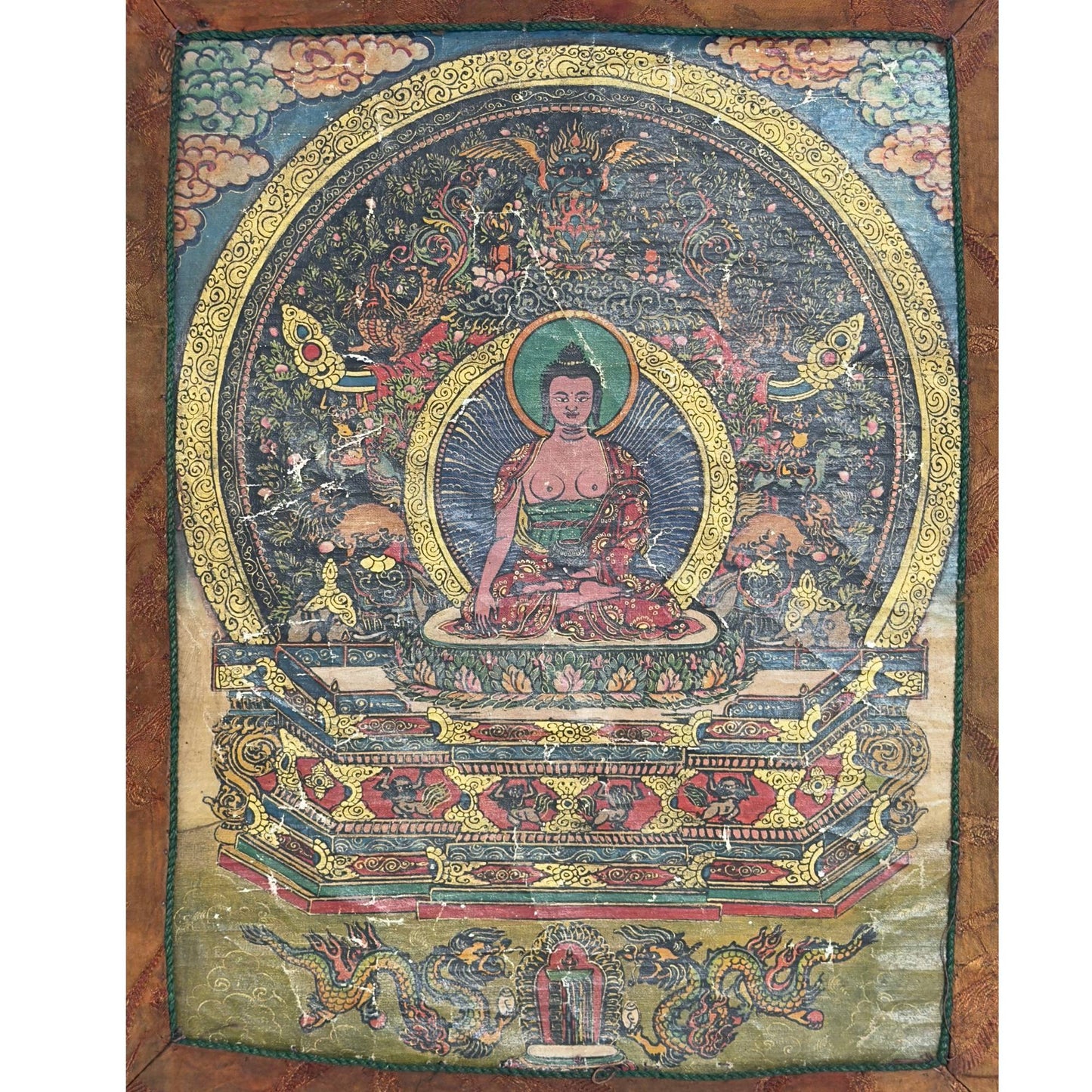 Vintage Shakyamuni Buddha Thangka (76x54 cm) als beeindruckende Wanddekoration in einem modernen Flur
