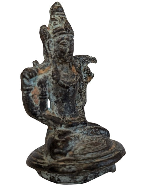 Kleine Vishnu-Figur aus Bronze mit natürlicher Patina