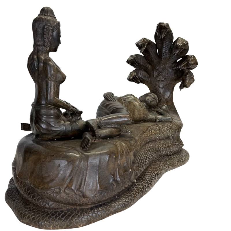 Detaillierte Statue von Vishnu und Lakshmi im Khmer-Stil