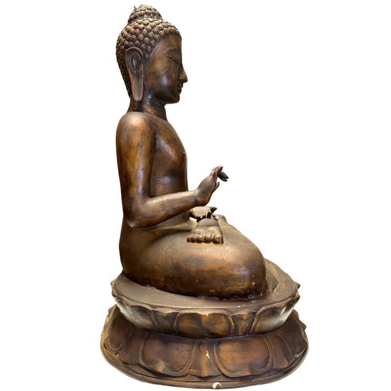 Nahaufnahme der Vitarka Mudra (Geste des Lehrens und Diskutierens) in Bronze.